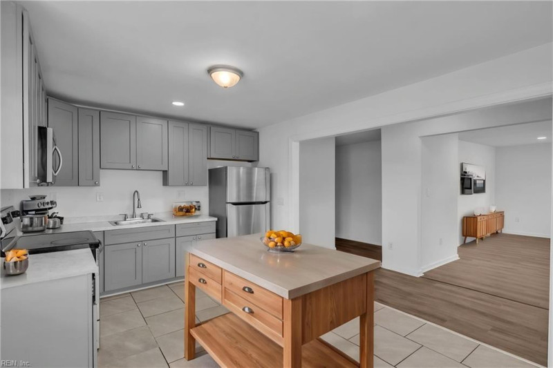 Photo 11 of 41 residential for sale in Portsmouth virginia