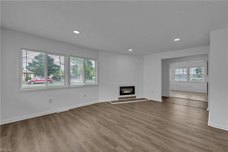 Photo 15 of 41 residential for sale in Portsmouth virginia