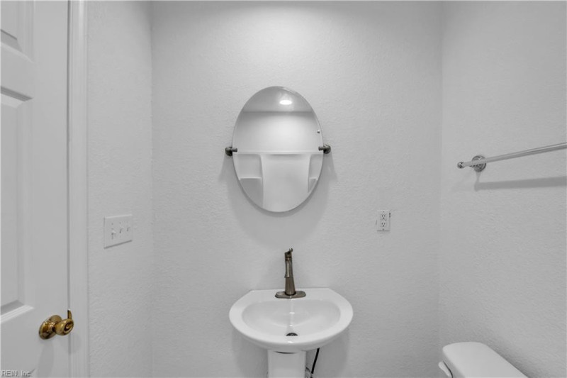 Photo 19 of 41 residential for sale in Portsmouth virginia