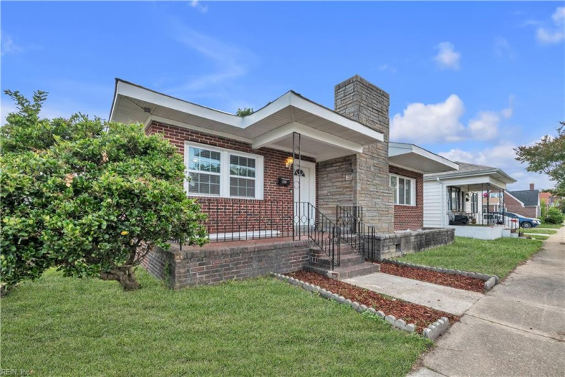 Photo 3 of 41 residential for sale in Portsmouth virginia