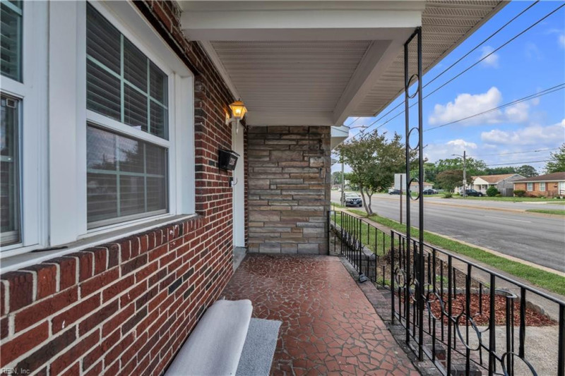 Photo 4 of 41 residential for sale in Portsmouth virginia