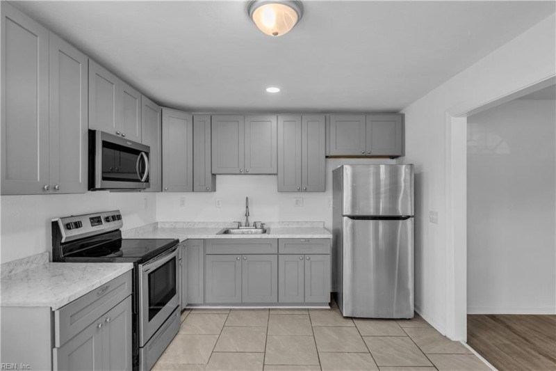 Photo 8 of 41 residential for sale in Portsmouth virginia