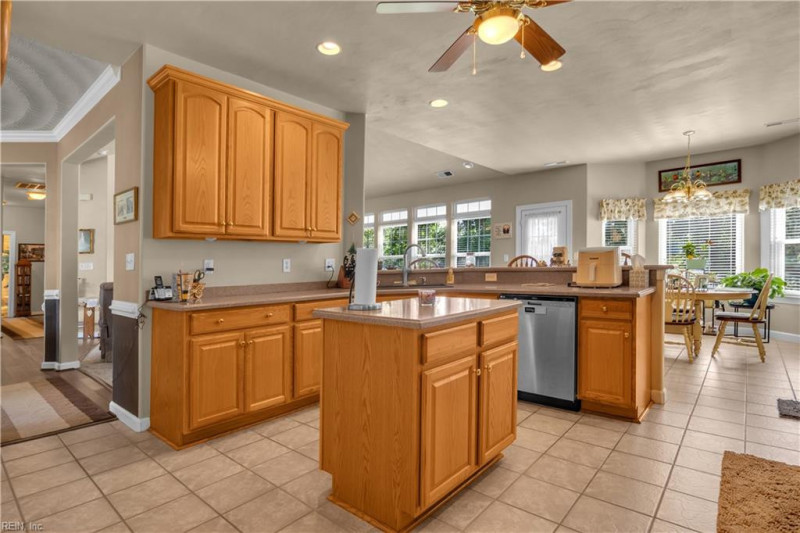 Photo 10 of 33 residential for sale in Chesapeake virginia