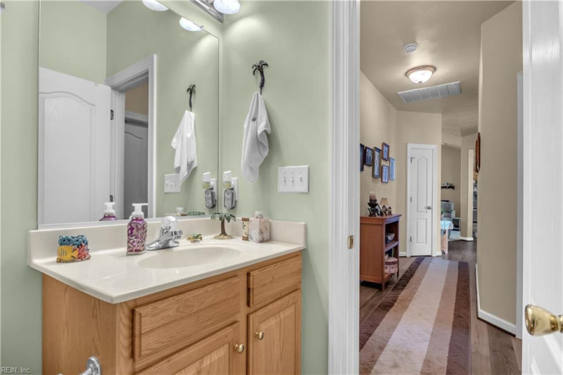 Photo 19 of 33 residential for sale in Chesapeake virginia
