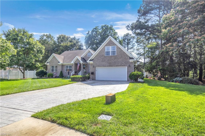 Photo 3 of 33 residential for sale in Chesapeake virginia