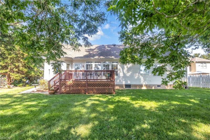 Photo 4 of 33 residential for sale in Chesapeake virginia