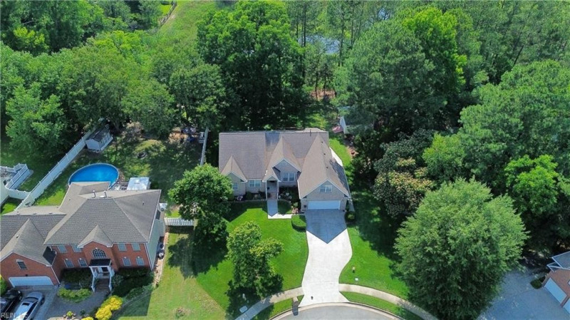 Photo 7 of 33 residential for sale in Chesapeake virginia