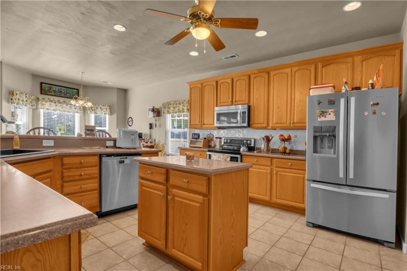 Photo 8 of 33 residential for sale in Chesapeake virginia