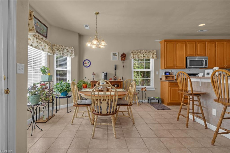 Photo 9 of 33 residential for sale in Chesapeake virginia