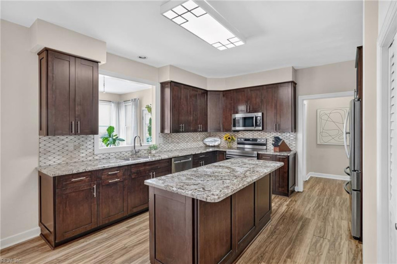 Photo 11 of 39 residential for sale in Virginia Beach virginia