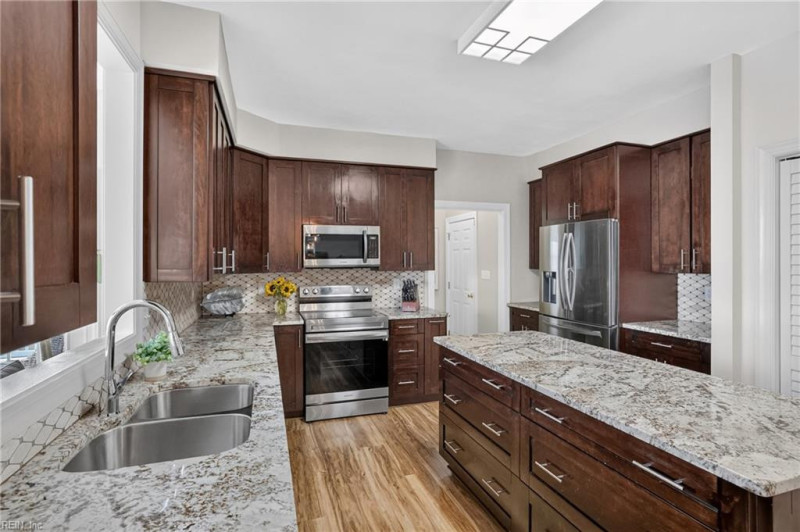 Photo 12 of 39 residential for sale in Virginia Beach virginia