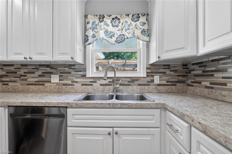 Photo 10 of 42 residential for sale in Virginia Beach virginia