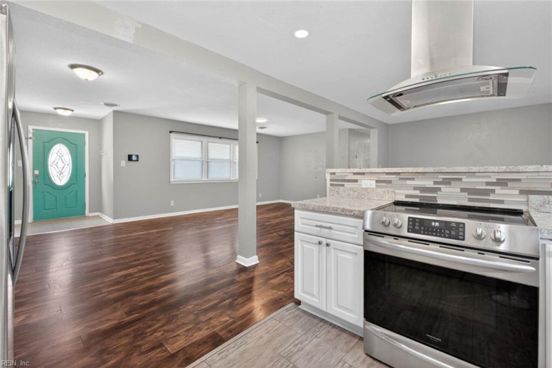 Photo 11 of 42 residential for sale in Virginia Beach virginia