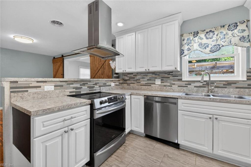 Photo 8 of 42 residential for sale in Virginia Beach virginia