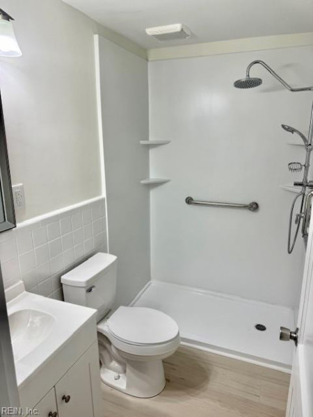 Photo 9 of 10 residential for sale in Norfolk virginia