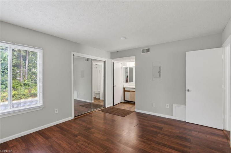 Photo 11 of 22 residential for sale in Hampton virginia