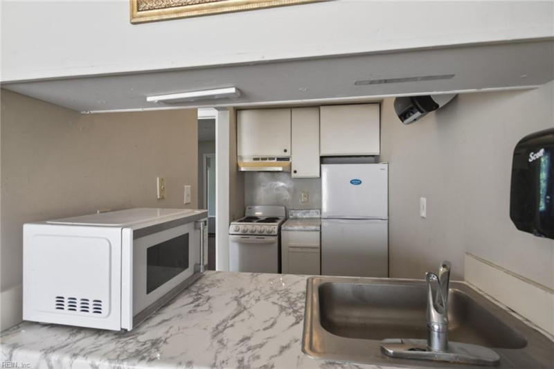 Photo 7 of 22 residential for sale in Hampton virginia