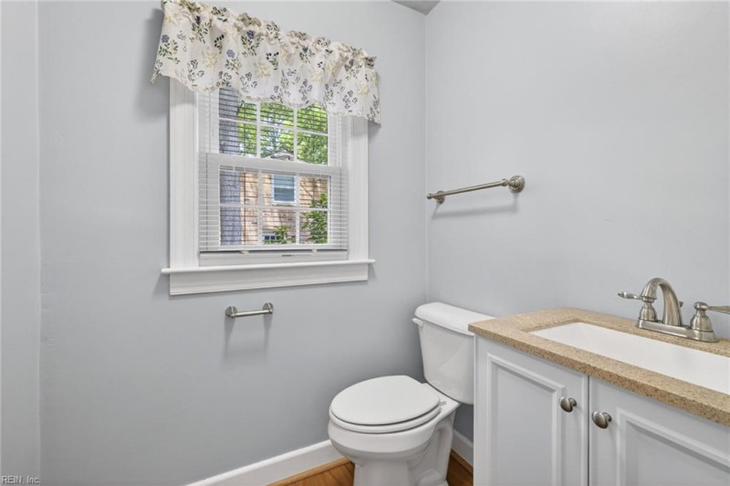 Photo 11 of 27 residential for sale in Chesapeake virginia