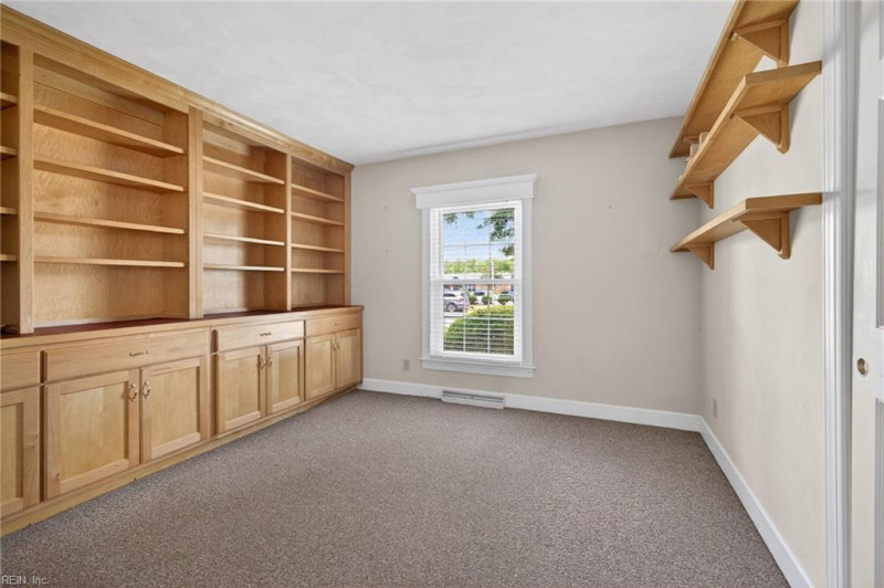 Photo 13 of 27 residential for sale in Chesapeake virginia
