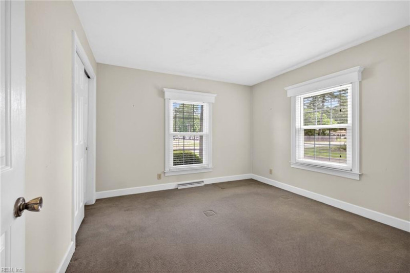 Photo 14 of 27 residential for sale in Chesapeake virginia