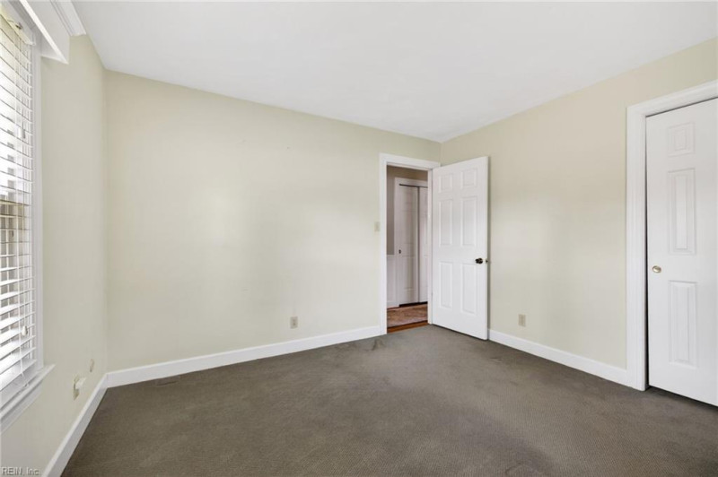 Photo 15 of 27 residential for sale in Chesapeake virginia