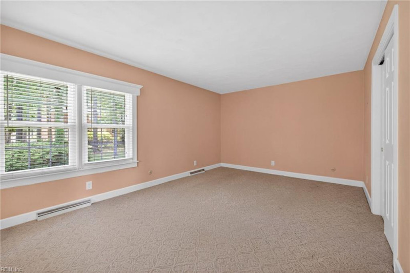 Photo 16 of 27 residential for sale in Chesapeake virginia