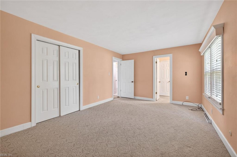 Photo 17 of 27 residential for sale in Chesapeake virginia