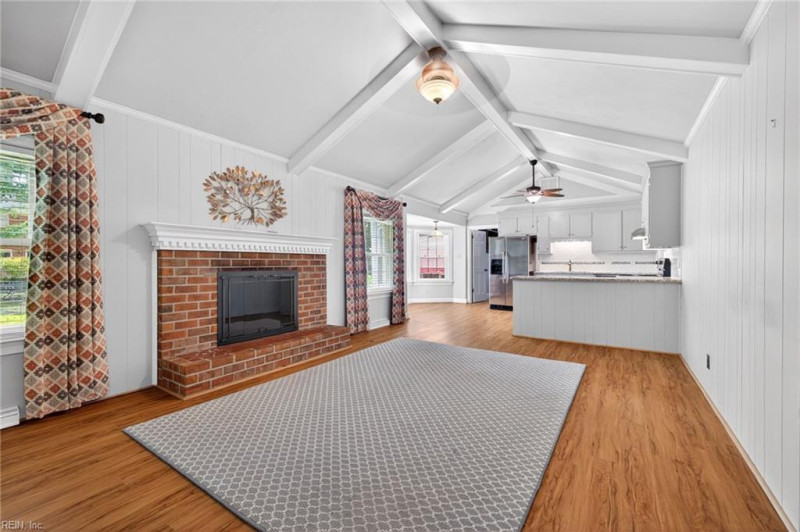 Photo 3 of 27 residential for sale in Chesapeake virginia