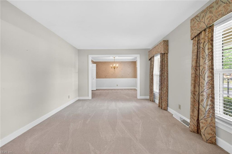 Photo 5 of 27 residential for sale in Chesapeake virginia