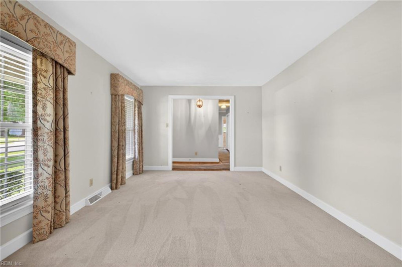 Photo 6 of 27 residential for sale in Chesapeake virginia