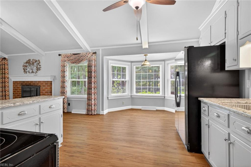 Photo 8 of 27 residential for sale in Chesapeake virginia