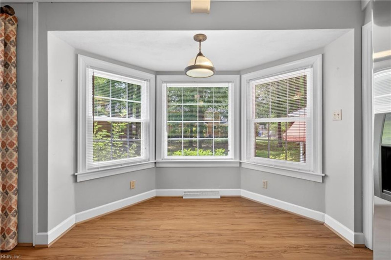 Photo 9 of 27 residential for sale in Chesapeake virginia