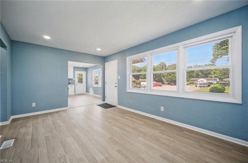 Photo 3 of 23 residential for sale in Virginia Beach virginia