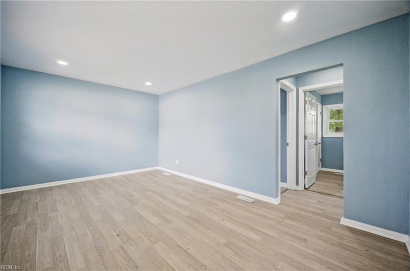 Photo 4 of 23 residential for sale in Virginia Beach virginia