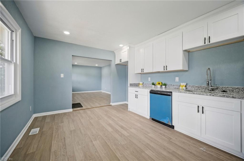 Photo 5 of 23 residential for sale in Virginia Beach virginia