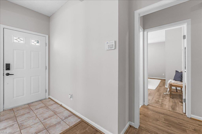 Photo 10 of 41 residential for sale in Virginia Beach virginia