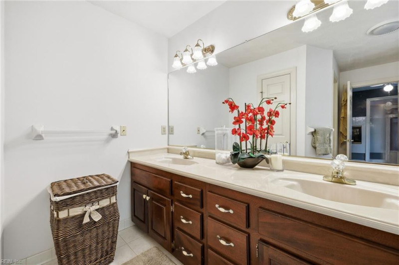 Photo 19 of 35 residential for sale in Chesapeake virginia