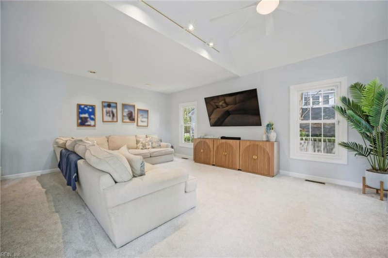 Photo 11 of 50 residential for sale in Chesapeake virginia