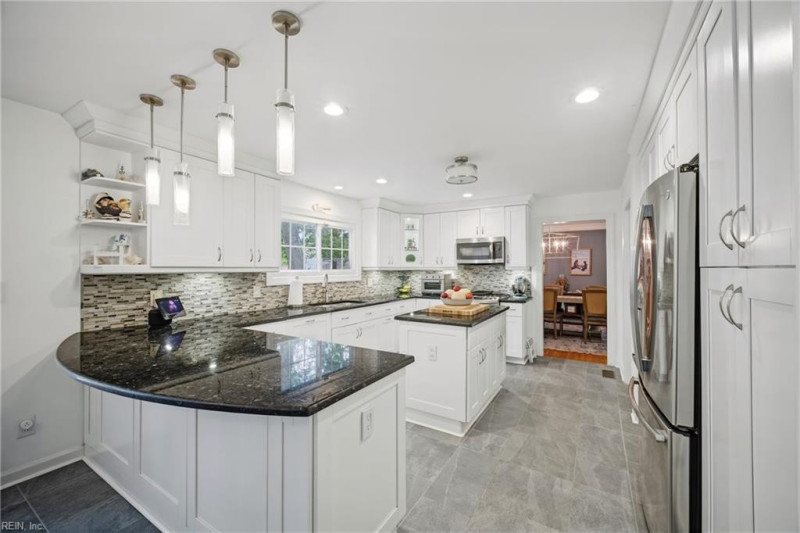 Photo 16 of 50 residential for sale in Chesapeake virginia