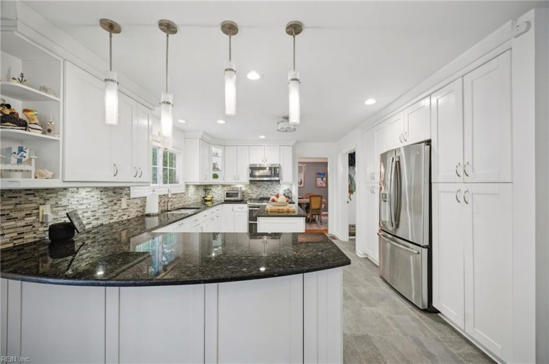 Photo 17 of 50 residential for sale in Chesapeake virginia