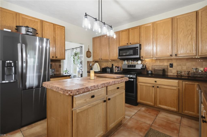 Photo 11 of 44 residential for sale in Virginia Beach virginia