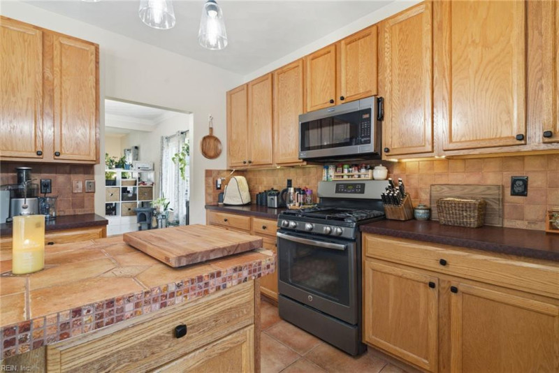 Photo 12 of 44 residential for sale in Virginia Beach virginia