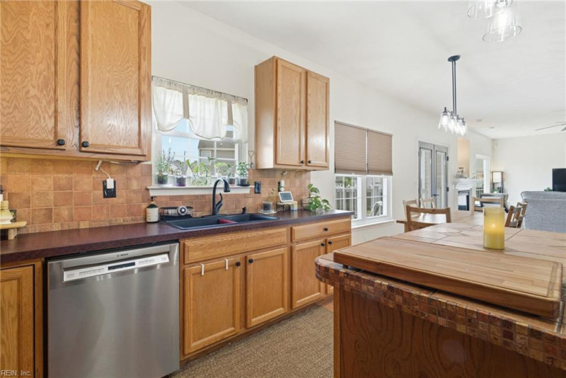 Photo 13 of 44 residential for sale in Virginia Beach virginia
