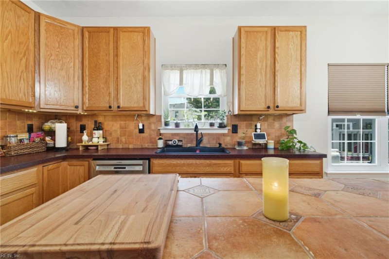 Photo 14 of 44 residential for sale in Virginia Beach virginia