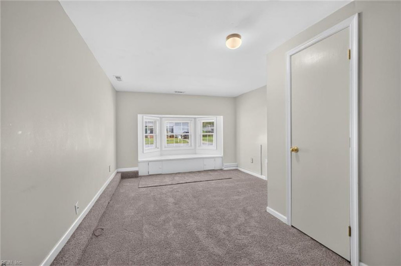 Photo 11 of 30 residential for sale in Chesapeake virginia