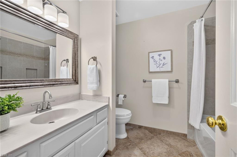 Photo 14 of 30 residential for sale in Chesapeake virginia