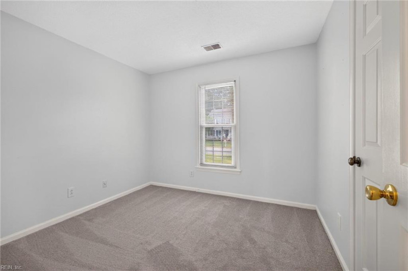 Photo 15 of 30 residential for sale in Chesapeake virginia