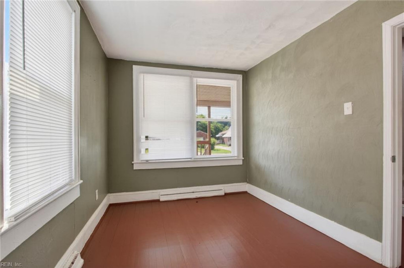 Photo 13 of 21 residential for sale in Suffolk virginia