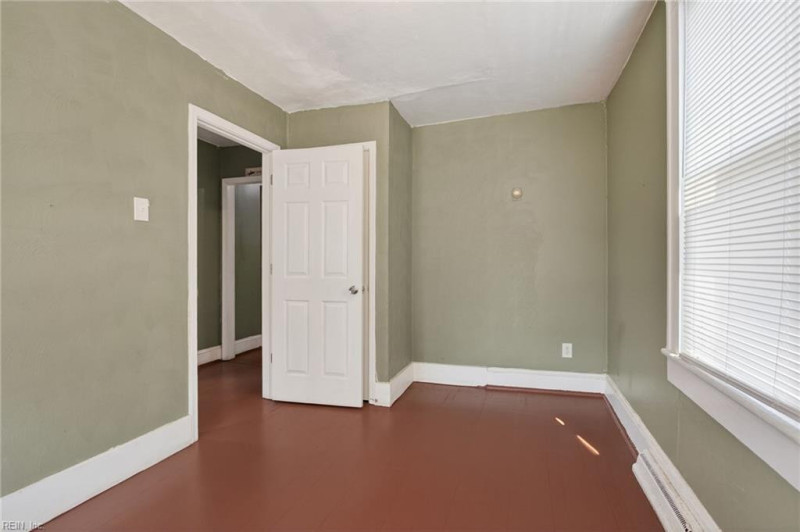 Photo 14 of 21 residential for sale in Suffolk virginia