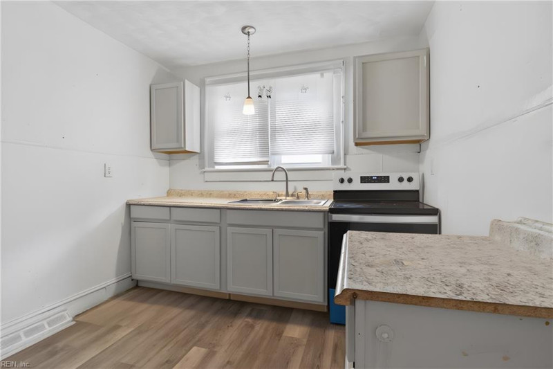 Photo 4 of 21 residential for sale in Suffolk virginia